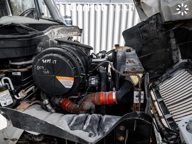 2009 International DuraStar Double Cab MaxxForce 9 Engine in Cars & Trucks in City of Toronto - Image 4