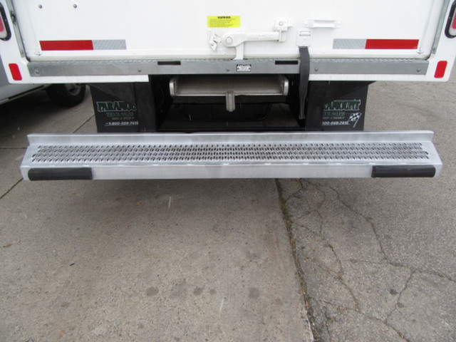  2023 Ford E-450 GAS 16FT UNICELL HIGH CUBE & RAMP / 3 IN STOCK in Heavy Trucks in Markham / York Region - Image 4