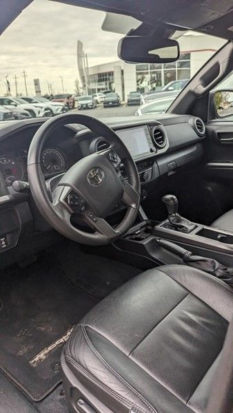 2021 Toyota Tacoma 4x4 Double Cab Auto in Cars & Trucks in Hamilton - Image 4