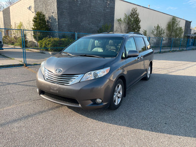 2012 TOYOTA SIENNA LIMITED !!! AWD !!! LOUNGE SEATS !!! CLEAN !!