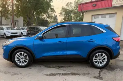 **CARS TRUCKS SUV 4X4 VAN AWD EDMONTON FINANCING AVAILABLE EASY FINANCING ** 2020 FORD ESCAPE SE 1 O...