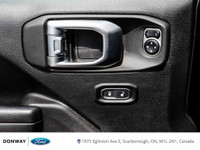 RUBICON | TECHNOLOGY GROUP | PREMIUM SOUND SYSTEM | HEATED FRONT SEATS | HEATED STEERING | UNIVERSAL... (image 8)