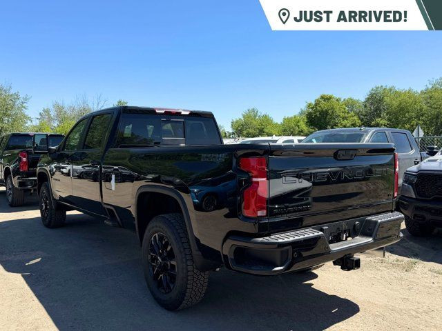 2025 Chevrolet Silverado 3500HD LT 4WD Crew Cab | Z71 & Trail in Cars & Trucks in Strathcona County - Image 3