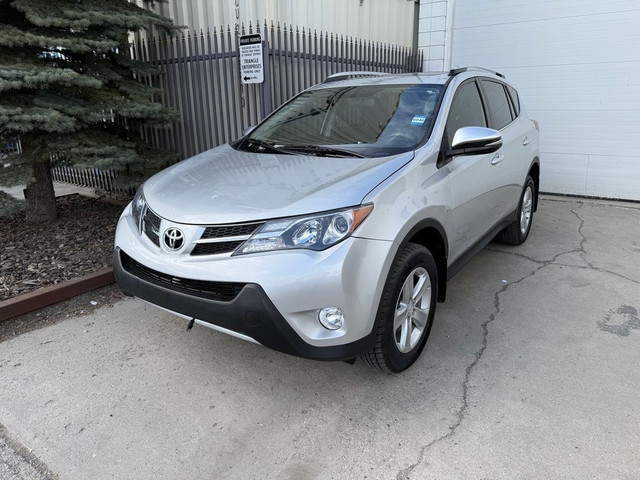 2013 Toyota RAV4 AWD 4dr XLE in Cars & Trucks in Calgary