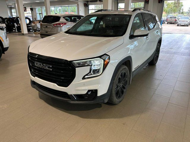 2022 GMC Terrain SLT *Roof* *360 Cam* *Low KMs* in Cars & Trucks in Fort McMurray