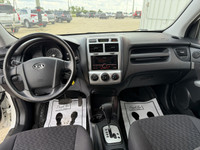 This well above average condition Kia Sportage LX V6 includes a 2.7L V6, power windows and locks, cr... (image 9)