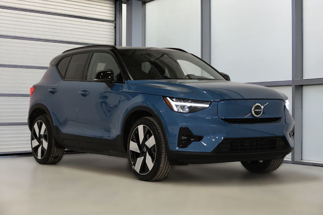 2023 Volvo XC40 Recharge Pure Electric Plus / AWD / Toit pano. / in Cars & Trucks in Longueuil / South Shore