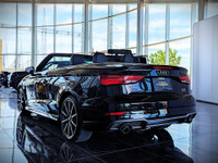 Comes equipped with: Power Mirrors, Removable Top, Halogen Headlamps, Courtesy lights, LED Headlight... (image 8)