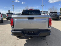 Explore new roads in the redesigned 2025 Chevrolet Colorado Crew Cab Trail Boss in Sterling Grey Met... (image 8)