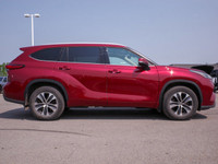 The 2022 Toyota Highlander XLE offers a refined and versatile three-row SUV option---ideal for Canad... (image 8)