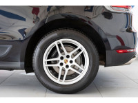 2020 Porsche Macan AWD 7-Speed Porsche Doppelkupplung (PDK) 2.0L I4 Turbocharged EXTERIOR - JET BLAC... (image 7)