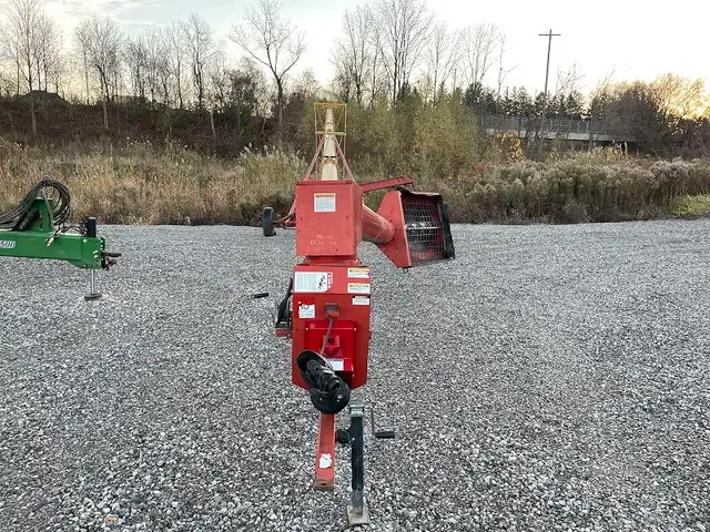 2006 WESTFIELD MK100-71 GRAIN AUGER in Farming Equipment in Norfolk County - Image 5