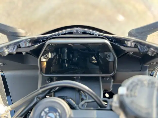 2025 YAMAHA YZF-R1-BLACK! in Street, Cruisers & Choppers in Delta/Surrey/Langley - Image 6