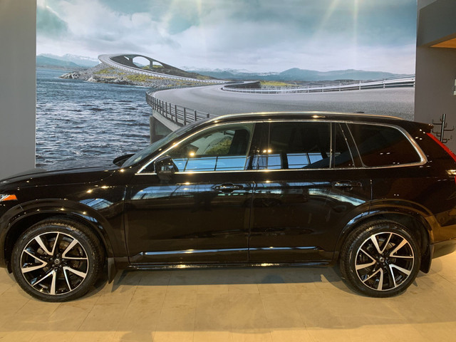 2020 Volvo XC90 T6 AWD Momentum (6-Seat) in Cars & Trucks in Edmonton - Image 2