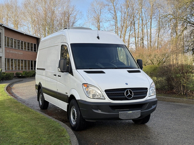 2012 Mercedes-Benz Sprinter 2500 with Aluminum Shelving in Cars & Trucks in Delta/Surrey/Langley - Image 2