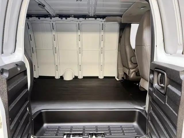 2024 Chevrolet Express Cargo 2500 WT 155 in Cars & Trucks in Laval / North Shore - Image 10
