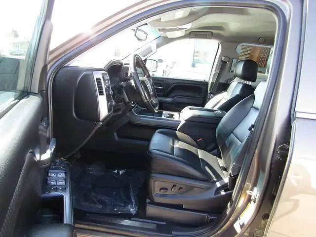 2015 GMC Sierra 1500 SLT ALL TERRAIN PKG 4WD CREW CAB 5.3L B.CAM in Cars & Trucks in Calgary - Image 10