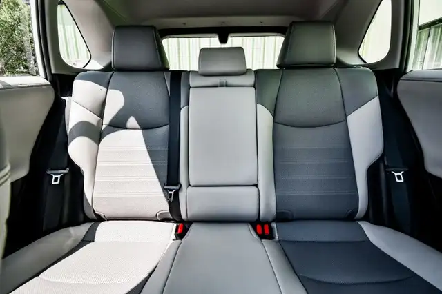 2019 Toyota RAV4 Hybrid Limited • SUNROOF • COOLED LEATHER • CP/ in Cars & Trucks in Cornwall - Image 34