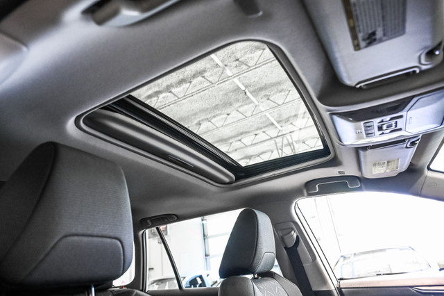 2023 Toyota RAV4 XLE | Awd | Mags | Toit | Caméra | Carplay | A/ in Cars & Trucks in City of Montréal - Image 4