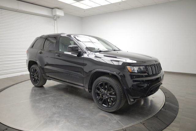 2021 Jeep Grand Cherokee Altitude in Cars & Trucks in Calgary