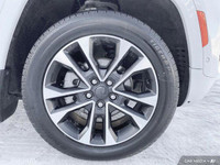 This Jeep Grand Cherokee delivers a Regular Unleaded V-6 3.6 L/220 engine powering this Automatic tr... (image 9)