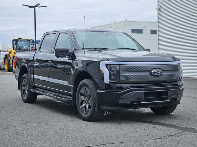 Ford F-150 Lightning XLT cabine SuperCrew 4RM caisse de 5,5 pi 2 in Cars & Trucks in Victoriaville - Image 3