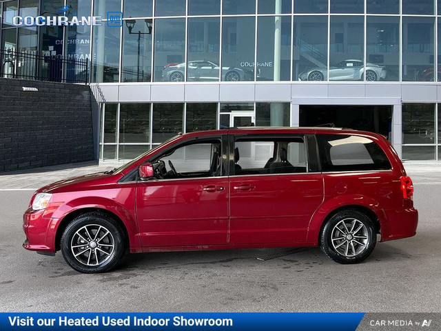 2016 Dodge Grand Caravan SXT Premium Plus | 2 Sets of Tires in Cars & Trucks in Calgary - Image 3