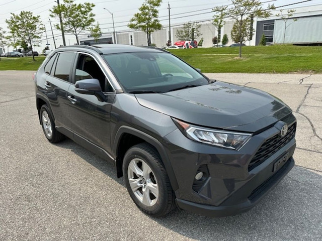 2021 Toyota RAV4 XLE AWD SUNROOF BACK UP CAM WINTER TIRES in Cars & Trucks in Mississauga / Peel Region - Image 4