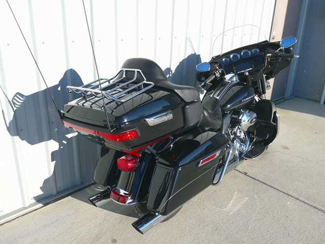 2014 Harley Davidson Ultra Limited $131 B/W OAC in Street, Cruisers & Choppers in Edmonton - Image 3