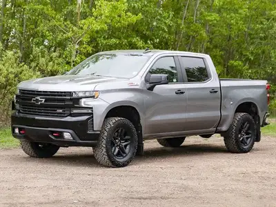 The 2021 Chevrolet Silverado 1500 LT Trail Boss is a rugged, performance-ready pickup designed for d...
