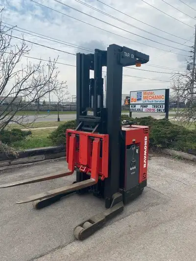 We have this 1989 Raymond 4000 lb capacity Reach Truck available in excellent condition. This truck...
