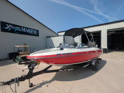 2014 Larson LX 195 S Bowrider Turn heads this summer with this sleek and sporty 2014 Larson LX 195 S...