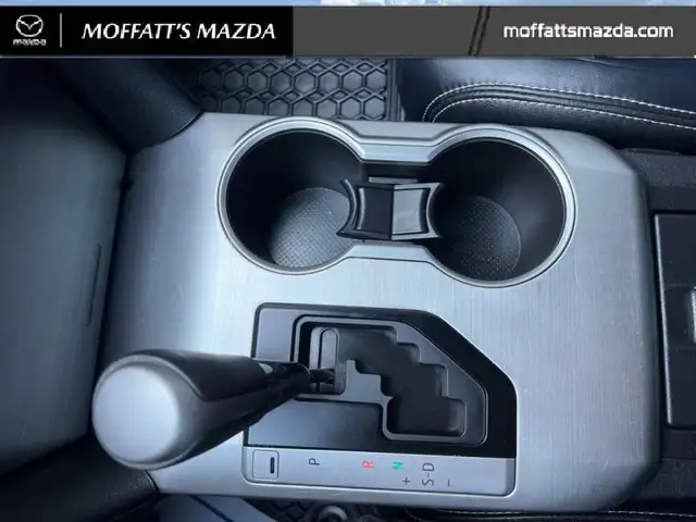 2014 Toyota Camry SE dans Autos et camions dans Barrie - Image 25