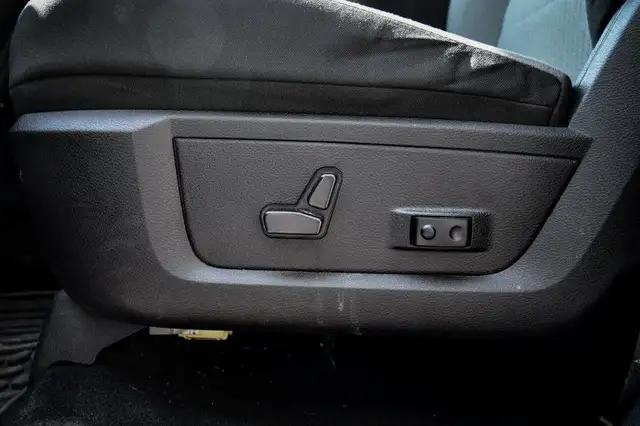 2023 Ram 1500 Classic SLT • POWER SEAT • REAR CAM in Cars & Trucks in Cornwall - Image 24