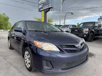 2013 Toyota Corolla LE manuelle sièges chauffants prie USB et aux pour la musique avec Bluetooth bon...