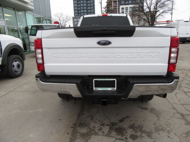  2022 Ford F-250 GAS CREW 4X4 WITH 8 FT LONG BOX PICKUP/ 3 IN ST in Cars & Trucks in Markham / York Region - Image 4