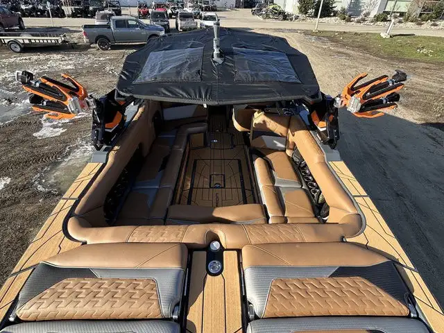 2025 Centurion RI245 in Powerboats & Motorboats in Kelowna - Image 16