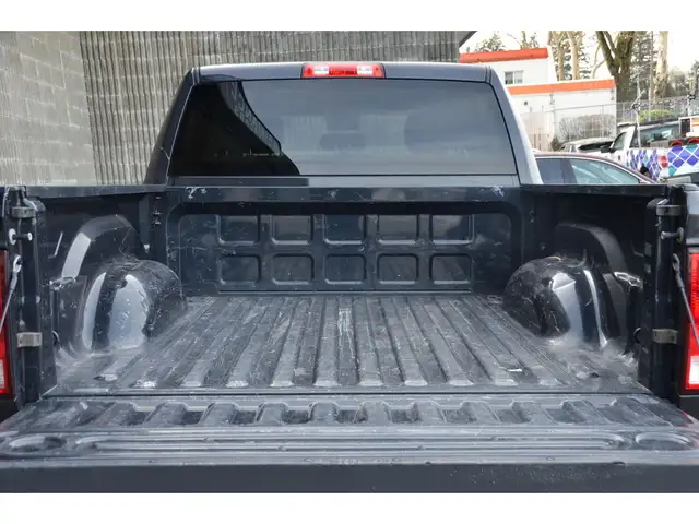 2017 Ram 1500 4WD Crew Cab 140.5 ST in Cars & Trucks in Burnaby/New Westminster - Image 28