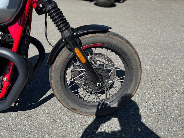 2017 Moto Guzzi V7 III Racer in Street, Cruisers & Choppers in Vancouver - Image 4