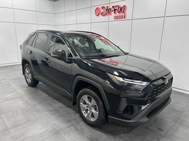 2022 Toyota RAV4 XLE AWD - TOIT OUVRANT - VOLANT CHAUFFANT - MAG in Cars & Trucks in Québec City