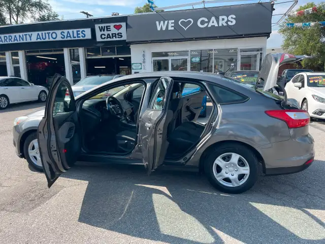 2012 Ford Focus SE SEDAN PWR GROUP AIR CO 2 SET WHEELS....LOW KM in Cars & Trucks in City of Toronto - Image 16