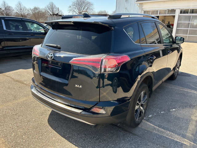 2018 Toyota RAV4 XLE in Cars & Trucks in Grand Bend - Image 3