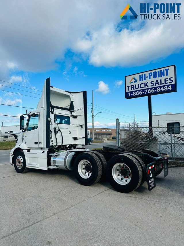 2019 Volvo VNL300 in Heavy Trucks in Mississauga / Peel Region - Image 4