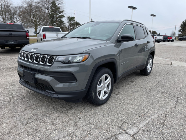 2024 Jeep Compass SPORT Fuel Efficient Compact SUV with Sport Ap in Cars & Trucks in Sarnia - Image 3