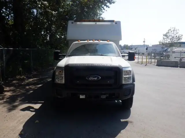 2012 ford F-550 Cube Van Crew Cab Dually 4WD in Heavy Trucks in Richmond - Image 8