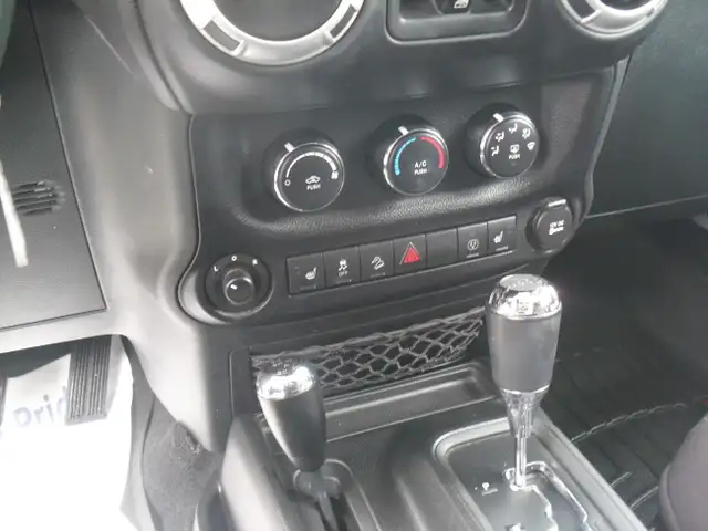 2015 Jeep Wrangler Unlimited Sahara|2 TOPS|CERTIFIED|1 OWNER in Cars & Trucks in Kitchener / Waterloo - Image 14