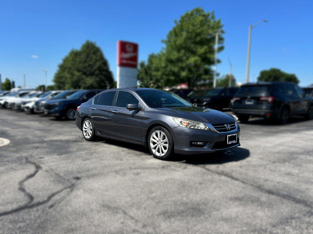 2014 Honda Accord Sedan Touring | Leather in Cars & Trucks in Hamilton - Image 3