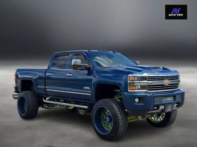 2017 Chevrolet Silverado 2500 High Country **10" WICKED LIFT KIT in Cars & Trucks in Hamilton - Image 3