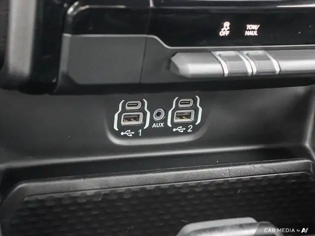 2024 Ram 1500 Sport | LOW KMS | NO ACCIDENTS in Cars & Trucks in Hamilton - Image 29