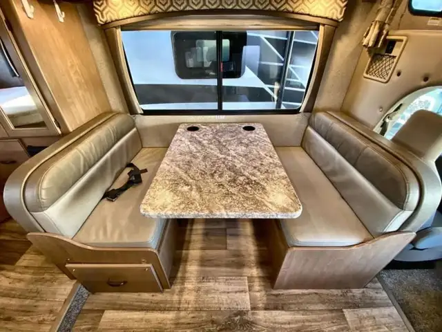 2020 Thor Motor Coach Chateau 22E in RVs & Motorhomes in Abbotsford - Image 23